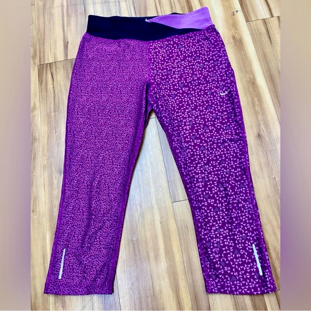 915: Nike Magenta Patterned Leggings - Medium